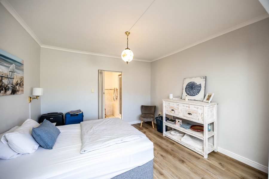 To Let 4 Bedroom Property for Rent in Kidds Beach Eastern Cape